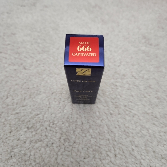 NWT Estee Lauder pure colour matte lipstick - Picture 2 of 4